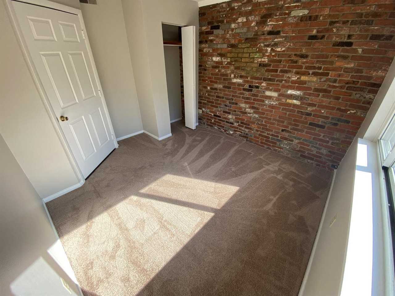 BRADFORD APARTMENTS -- 094 - Photo 5 of 7