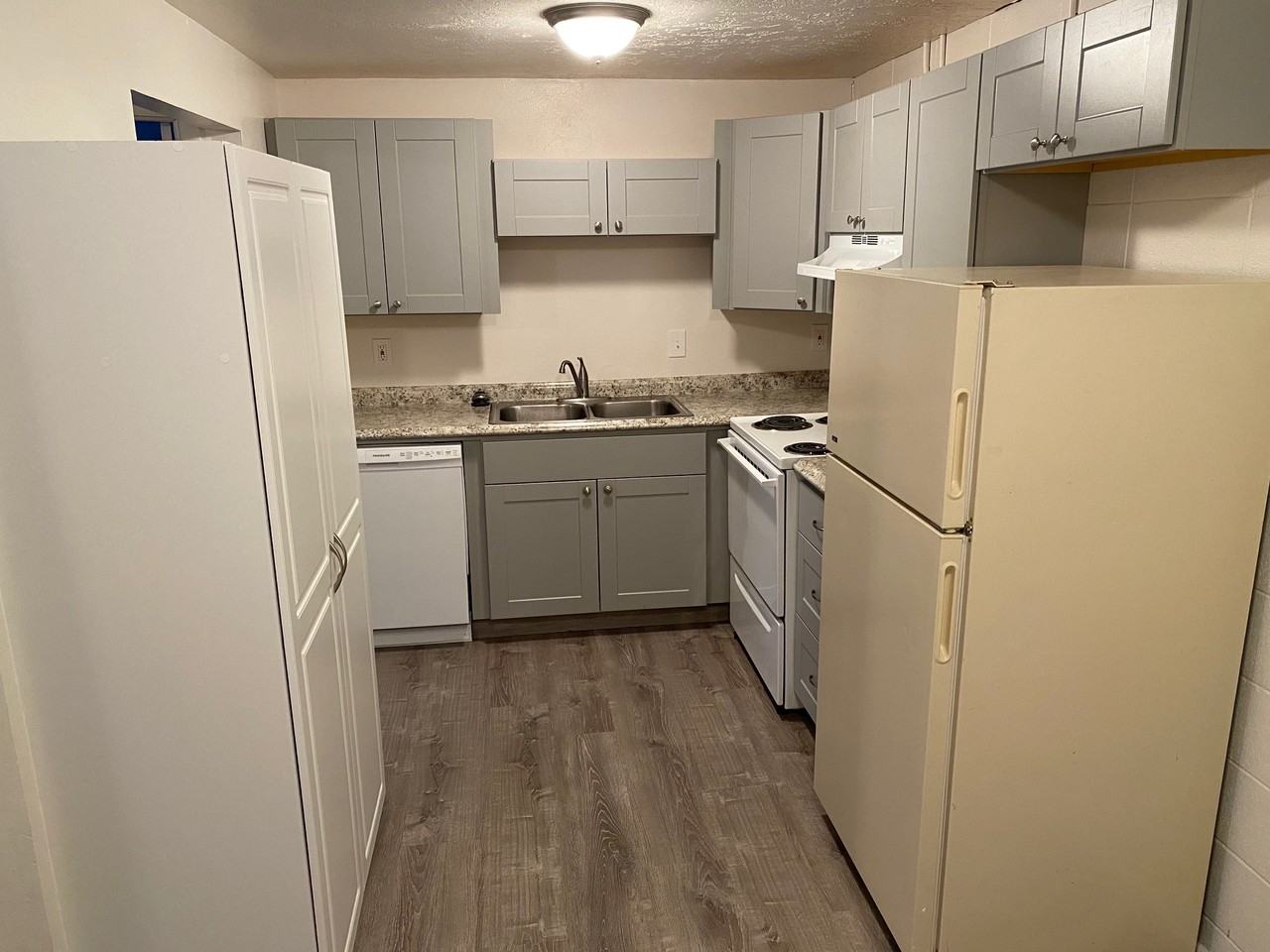 654 1/2 E 800 N - Photo 5 of 10