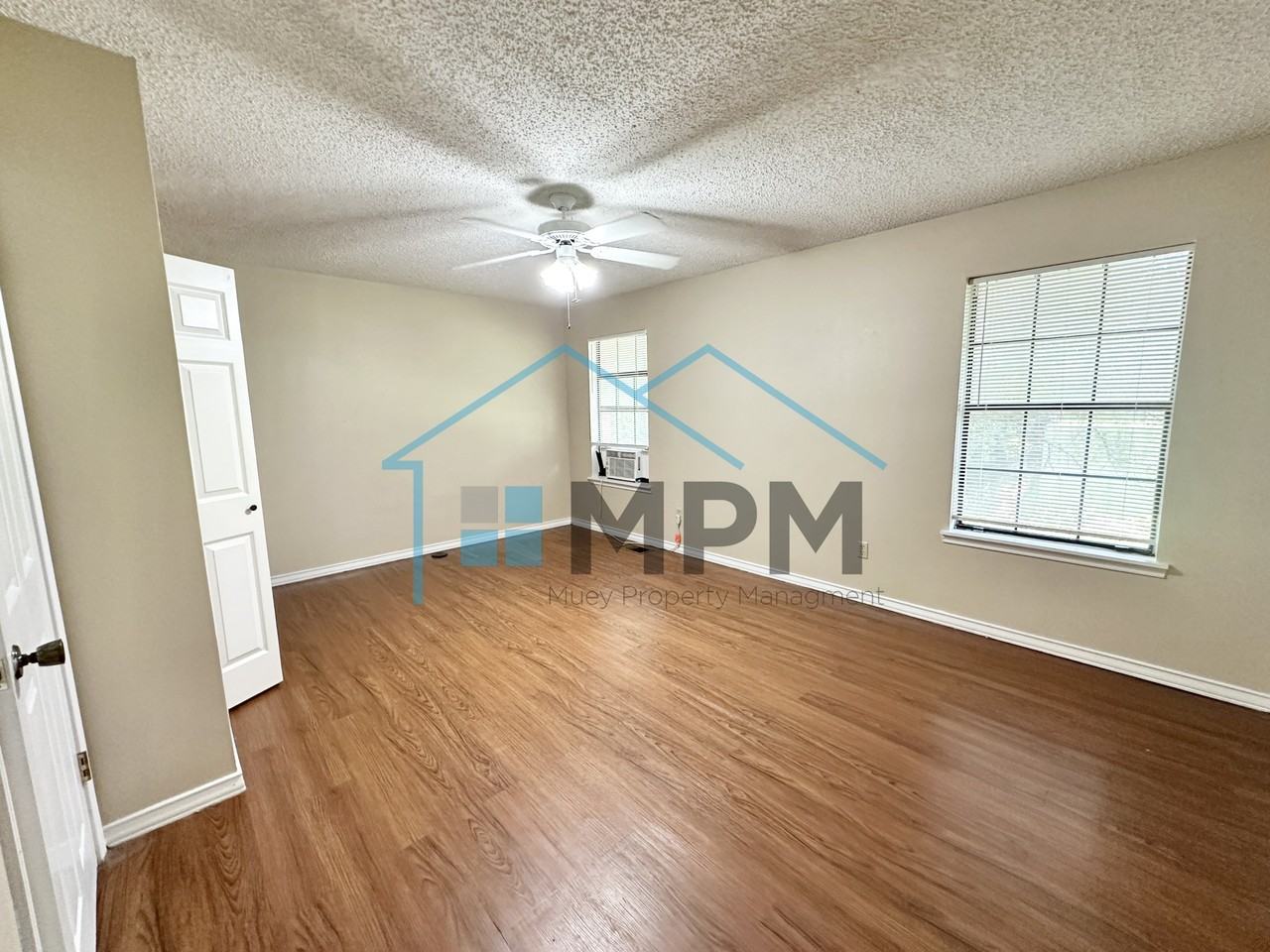 128 Wellington Place - Photo 2 of 13
