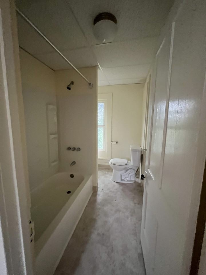 114-116 West 8th Street - Photo 3 of 7