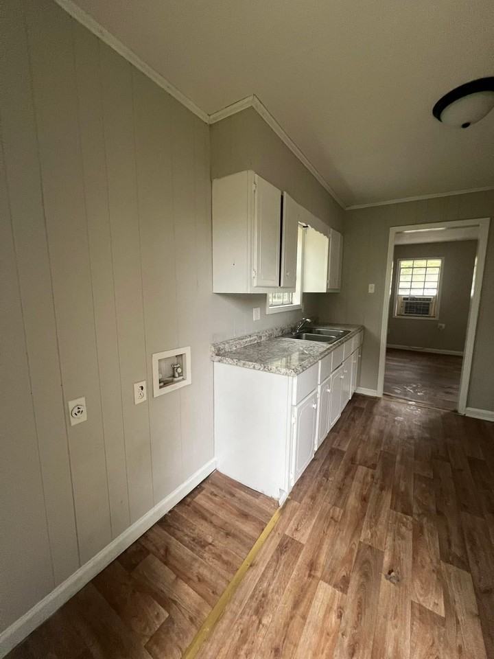 939 Scott Street - Photo 2 of 7