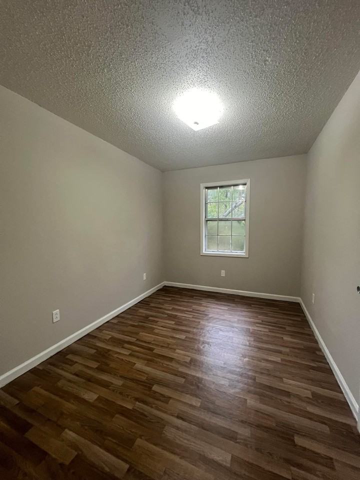 939 Scott Street - Photo 3 of 7