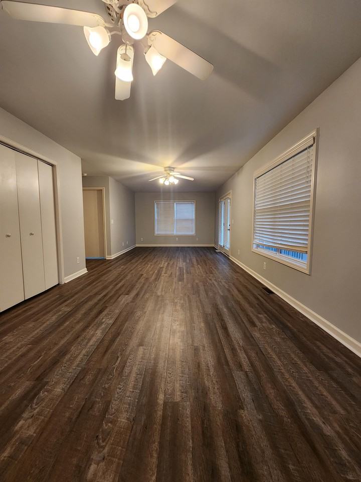 919 Nottingham Drive - Photo 4 of 8