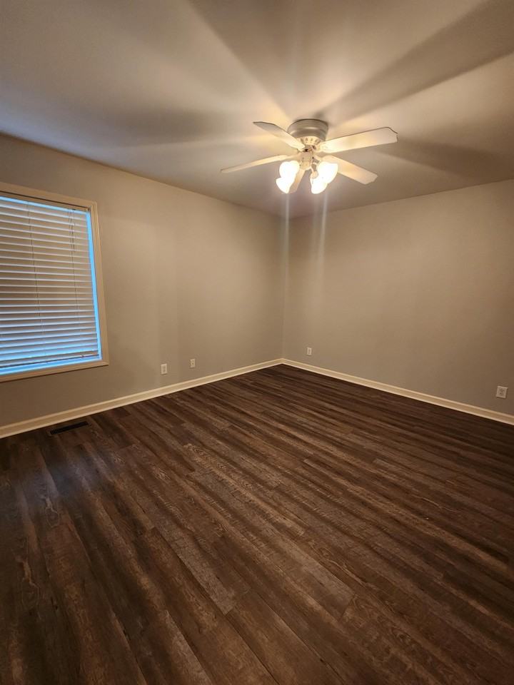 919 Nottingham Drive - Photo 5 of 8