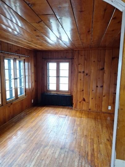 702 Center Avenue - Photo 4 of 10