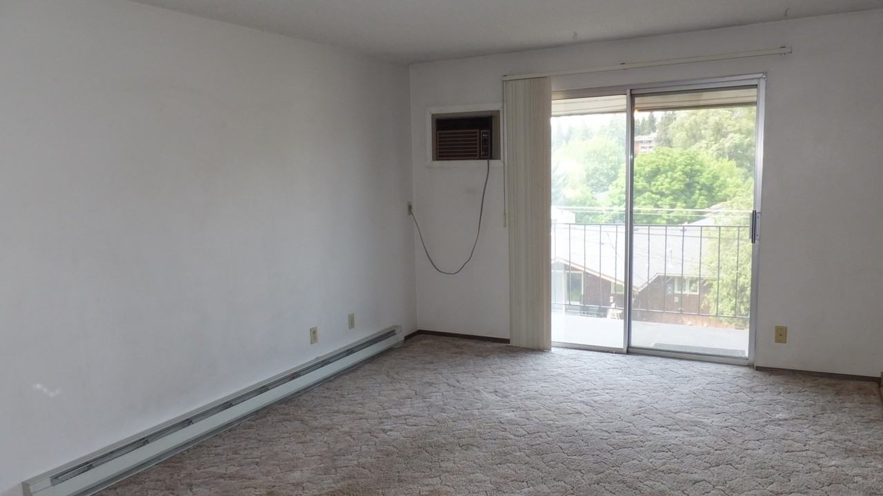 760 - Photo 4 of 6