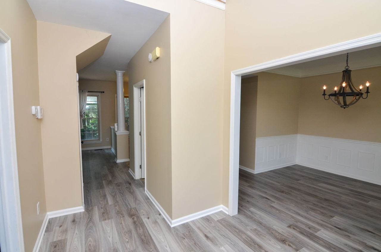 511 Prince Of Wales Ct - Photo 3 of 29