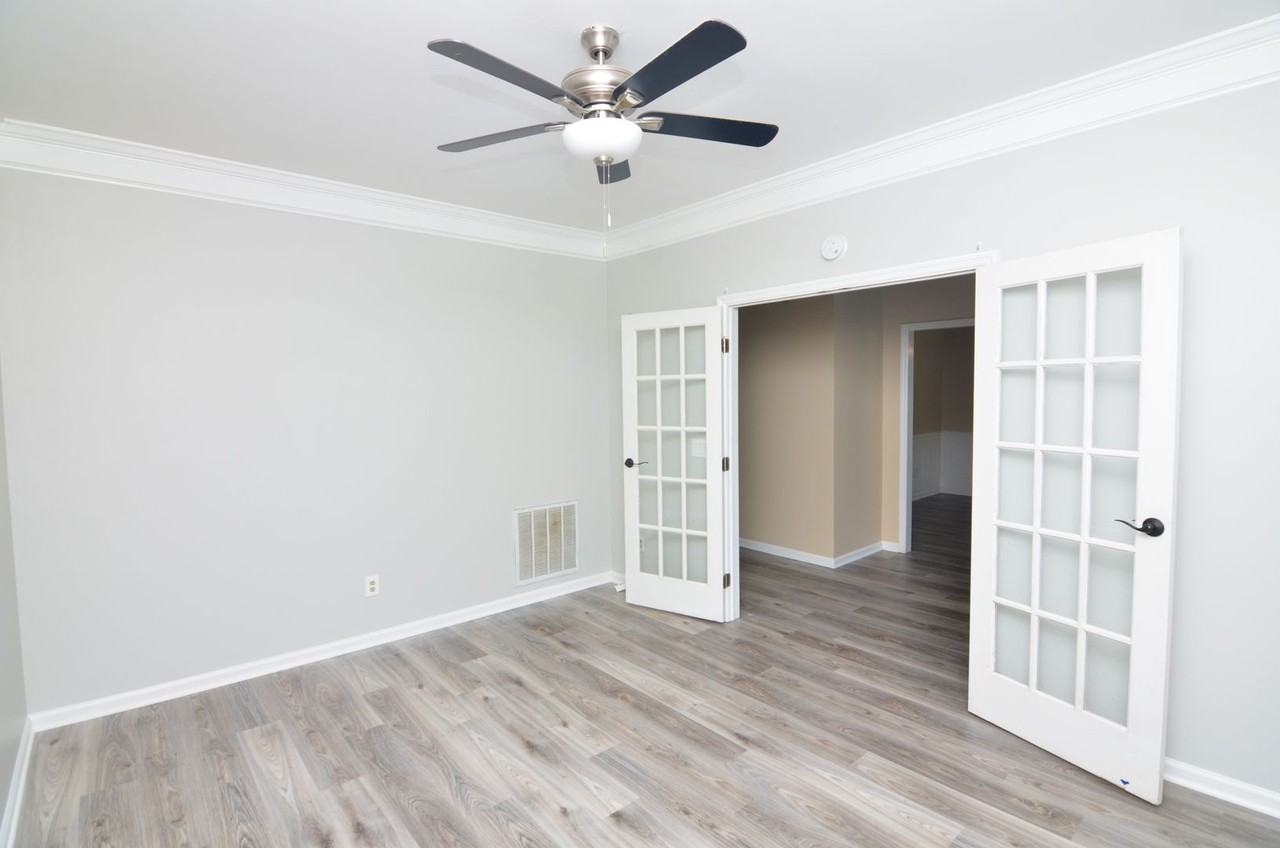 511 Prince Of Wales Ct - Photo 4 of 29