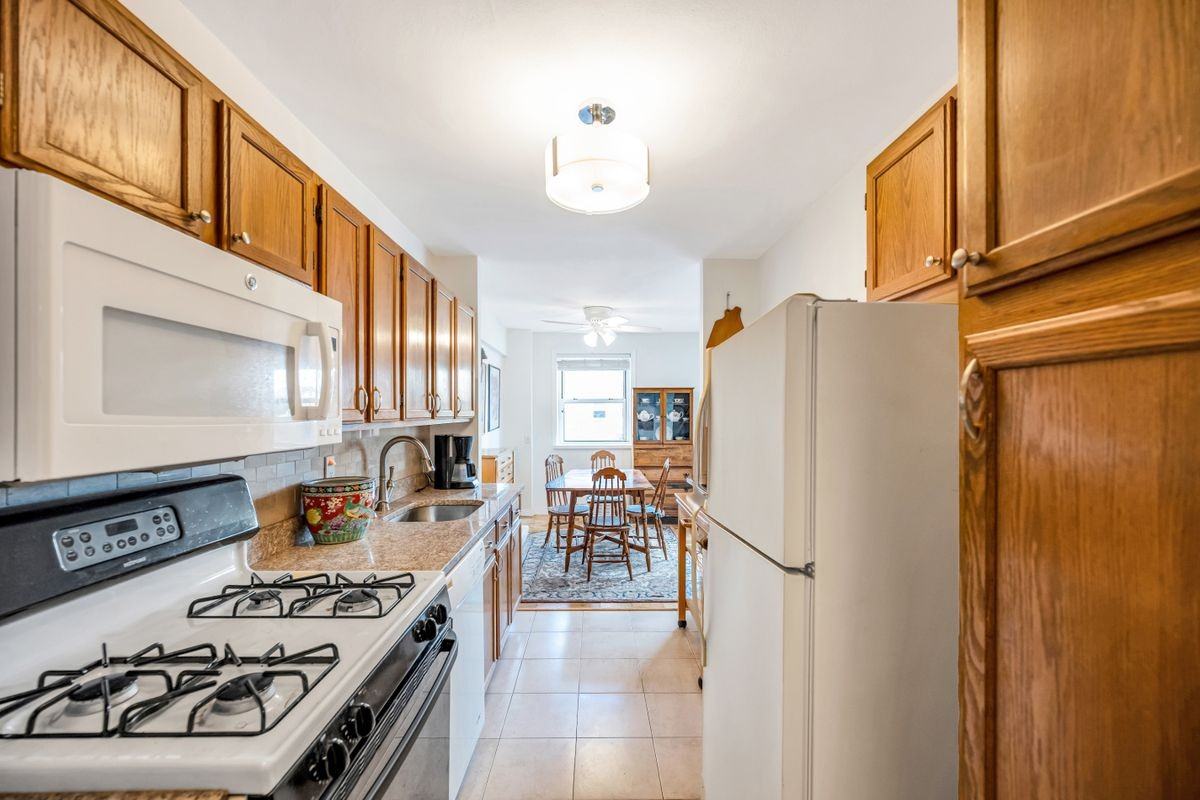 100 Lincoln Ave ##16a - Photo 2 of 8