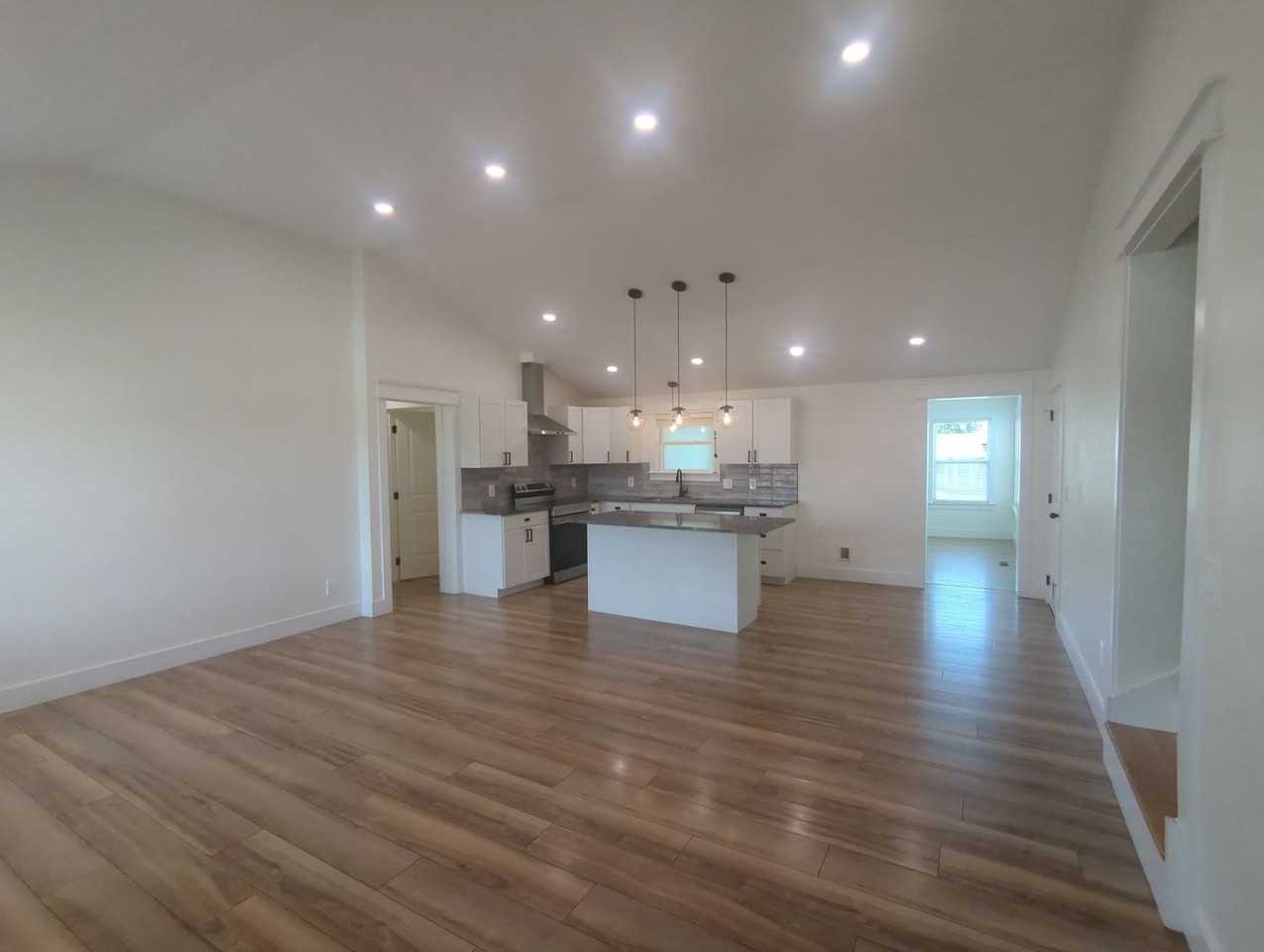 8134 Holly Crest Dr - Photo 4 of 26
