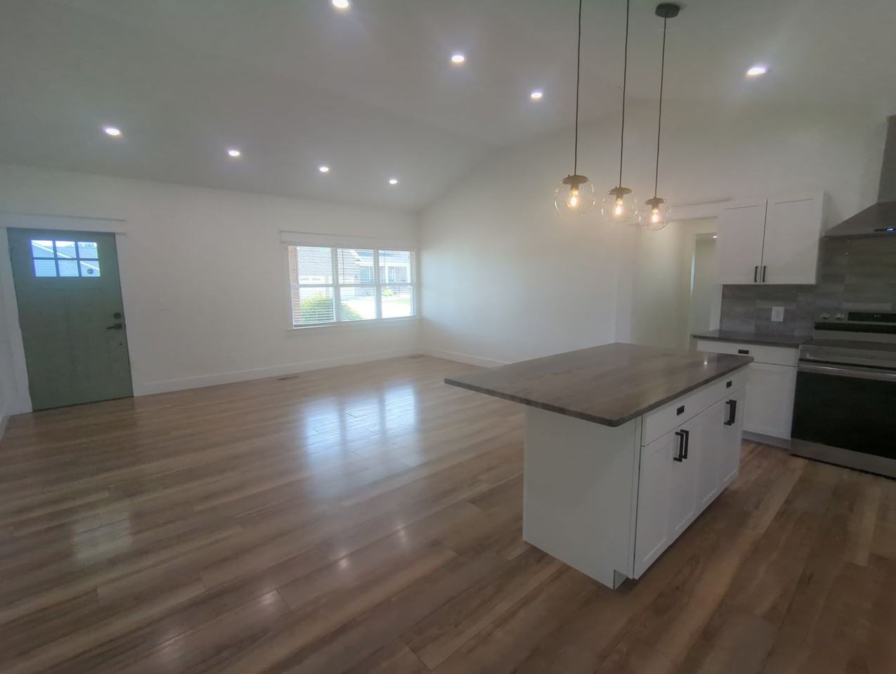 8134 Holly Crest Dr - Photo 5 of 26
