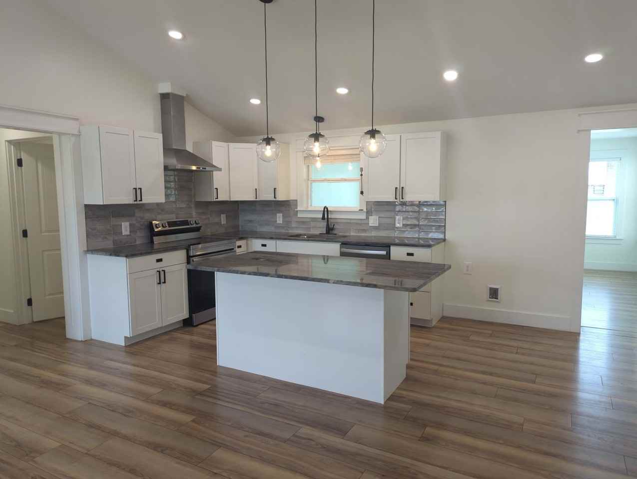 8134 Holly Crest Dr - Photo 7 of 26