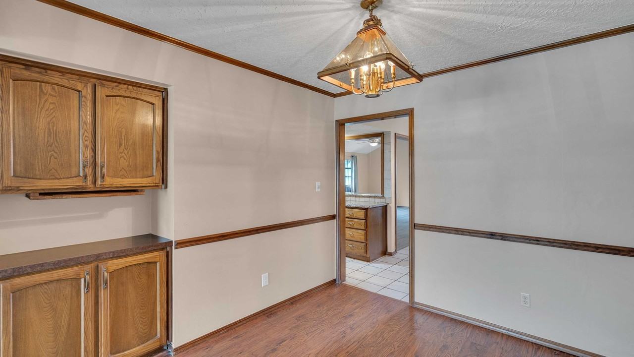 2321 W Louisville St - Photo 5 of 21