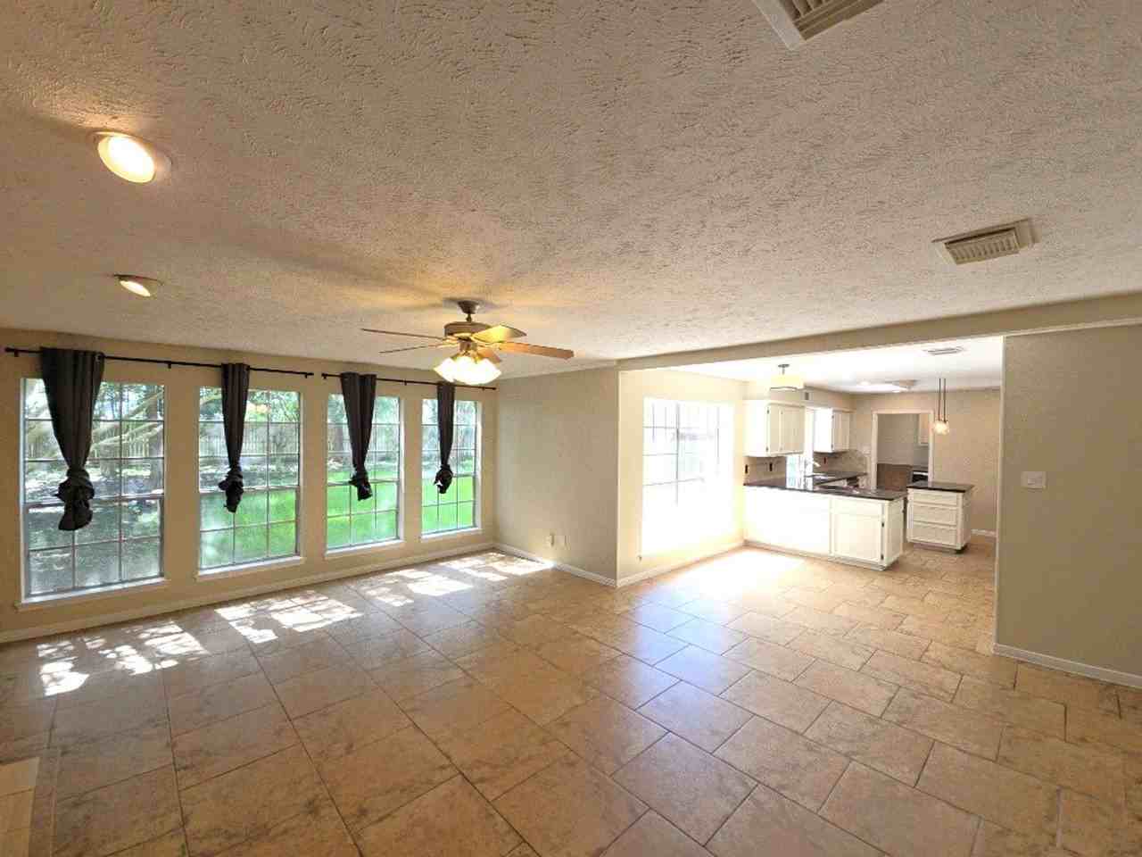 2502 Fairwind Dr - Photo 5 of 42