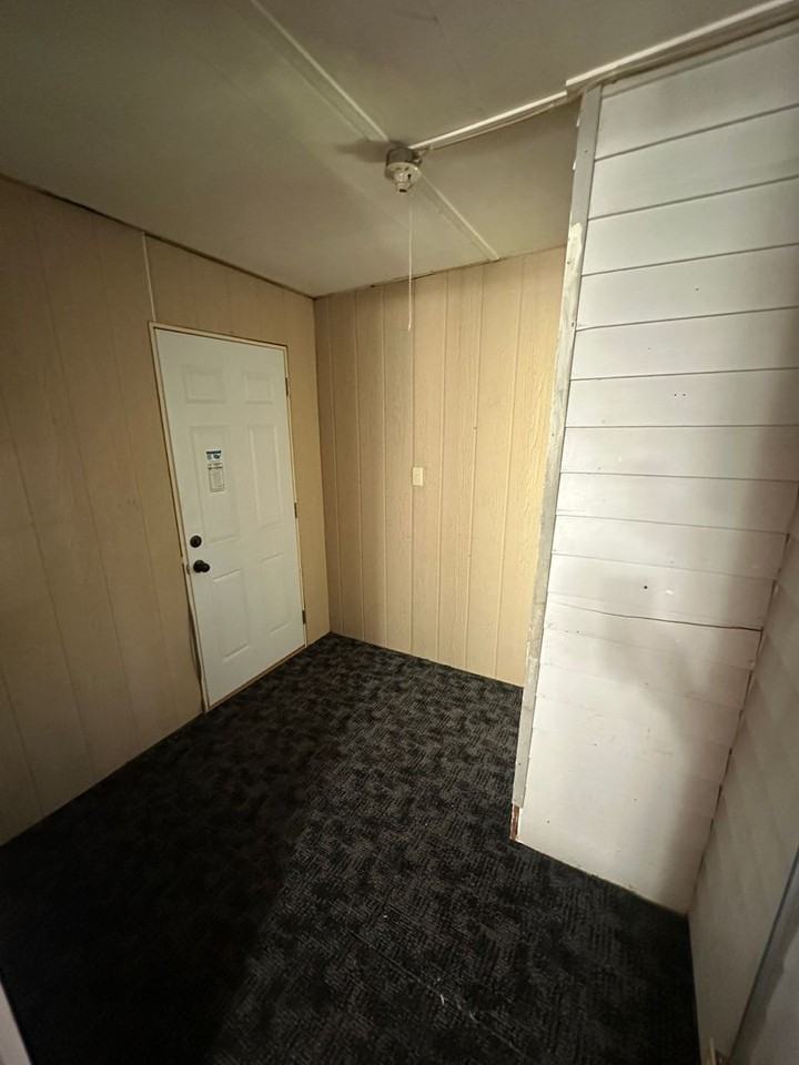 432 Baker St - Photo 6 of 7