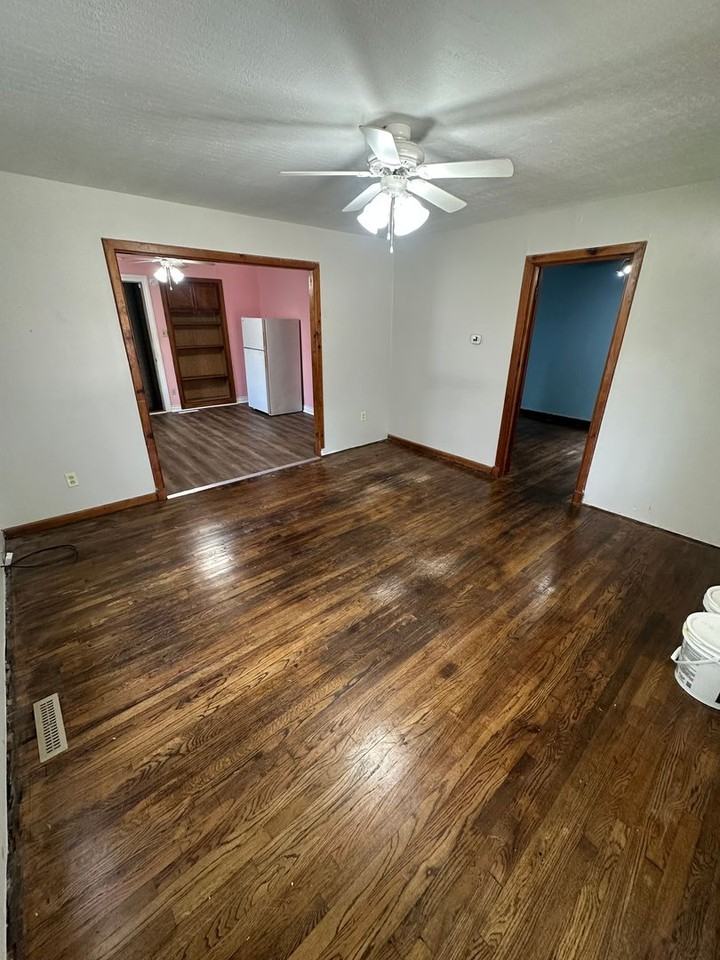 432 Baker St - Photo 7 of 7
