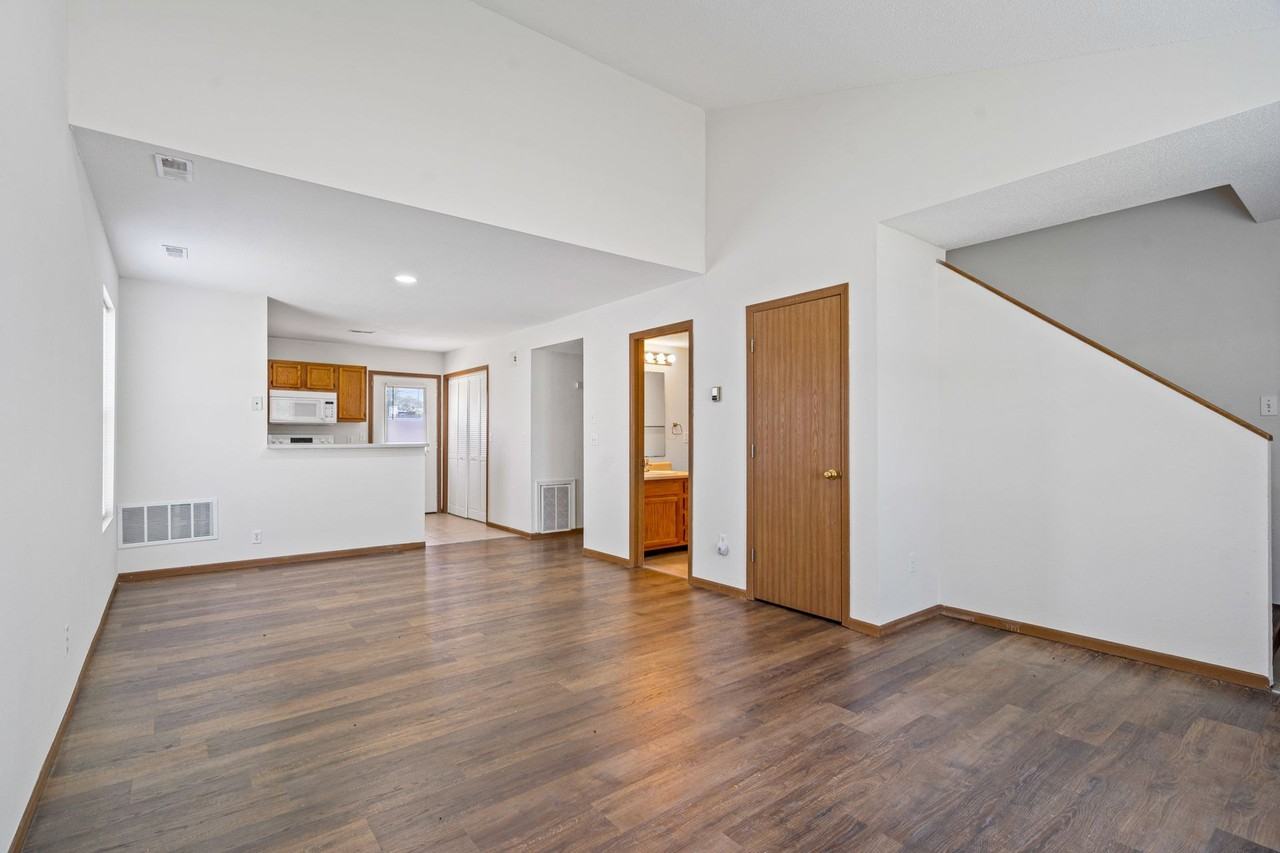 2507 Carnation Dr - Photo 3 of 50