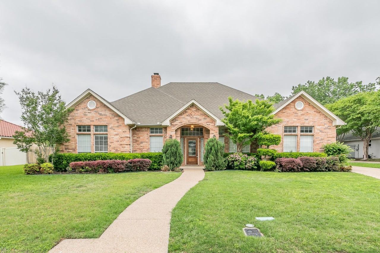 6376 Newport Ct - Photo 2 of 38