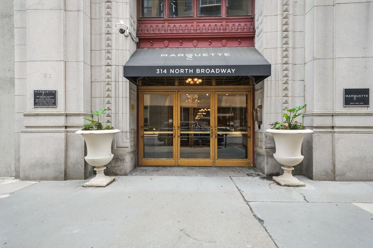 314 N Broadway - Photo 3 of 18