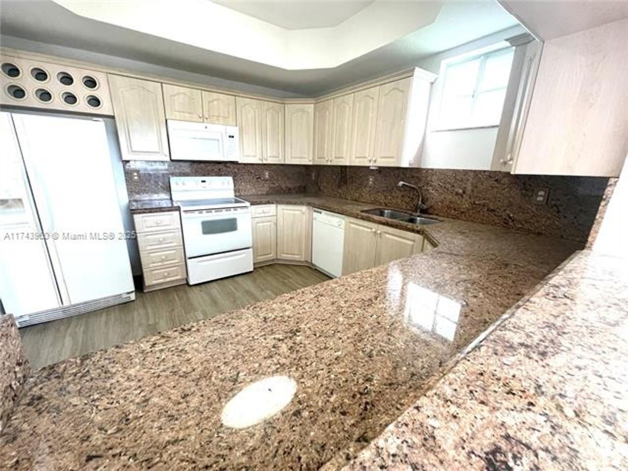 17415 17415 NW 75th Pl TH 208 - Photo 3 of 22