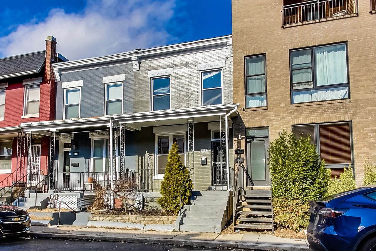 621 Harvard St Nw - Photo 2 of 47