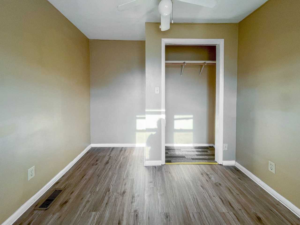 2117 N Hollywood Ave - Photo 3 of 29