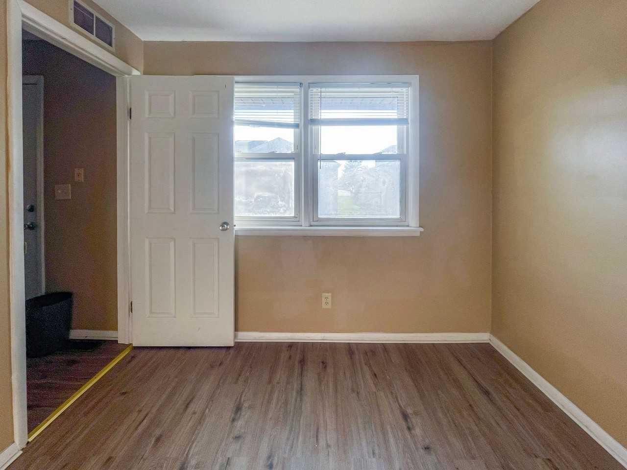 2117 N Hollywood Ave - Photo 5 of 29