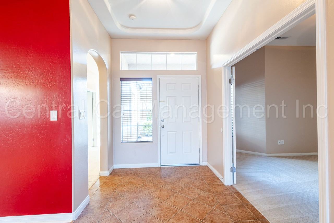 10713 Alexander Falls Ave - Photo 5 of 28