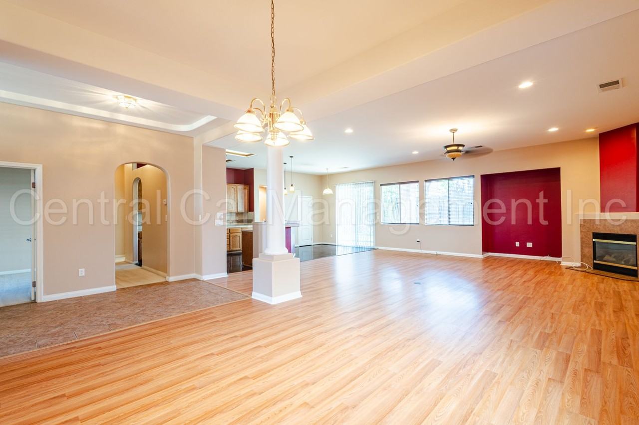 10713 Alexander Falls Ave - Photo 6 of 28