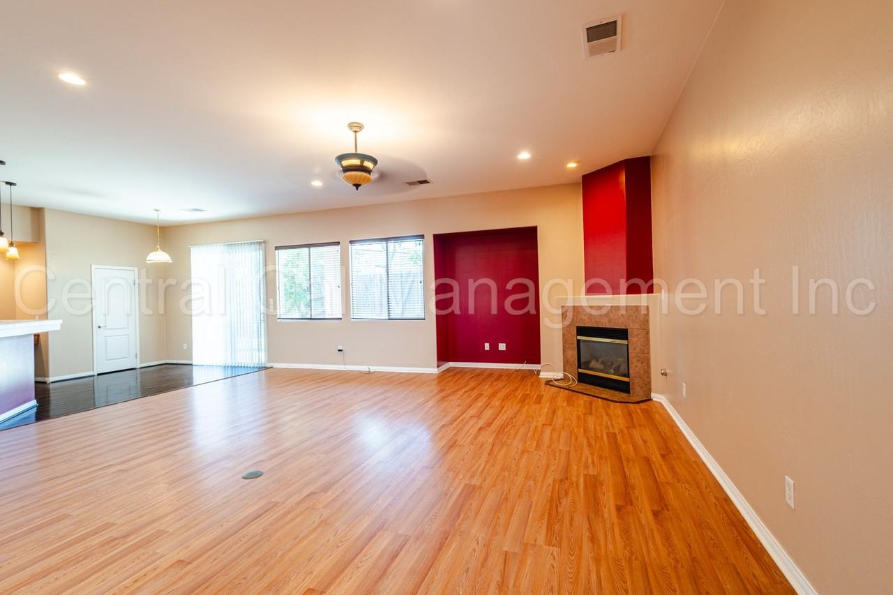 10713 Alexander Falls Ave - Photo 7 of 28