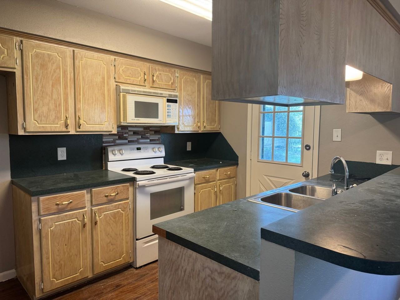 1500 Leach St - Photo 3 of 7