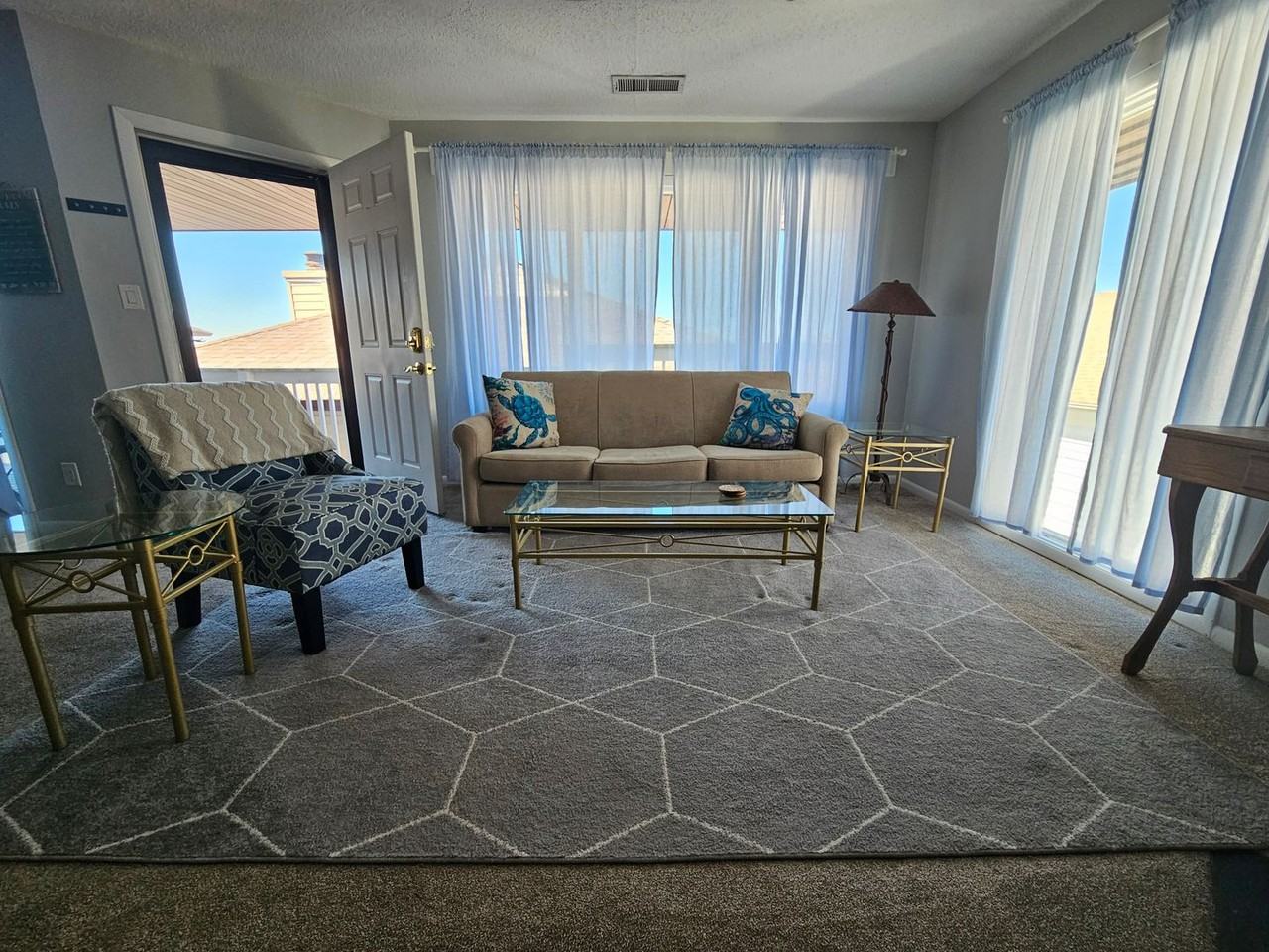 2228 Vista Cir - Photo 3 of 18