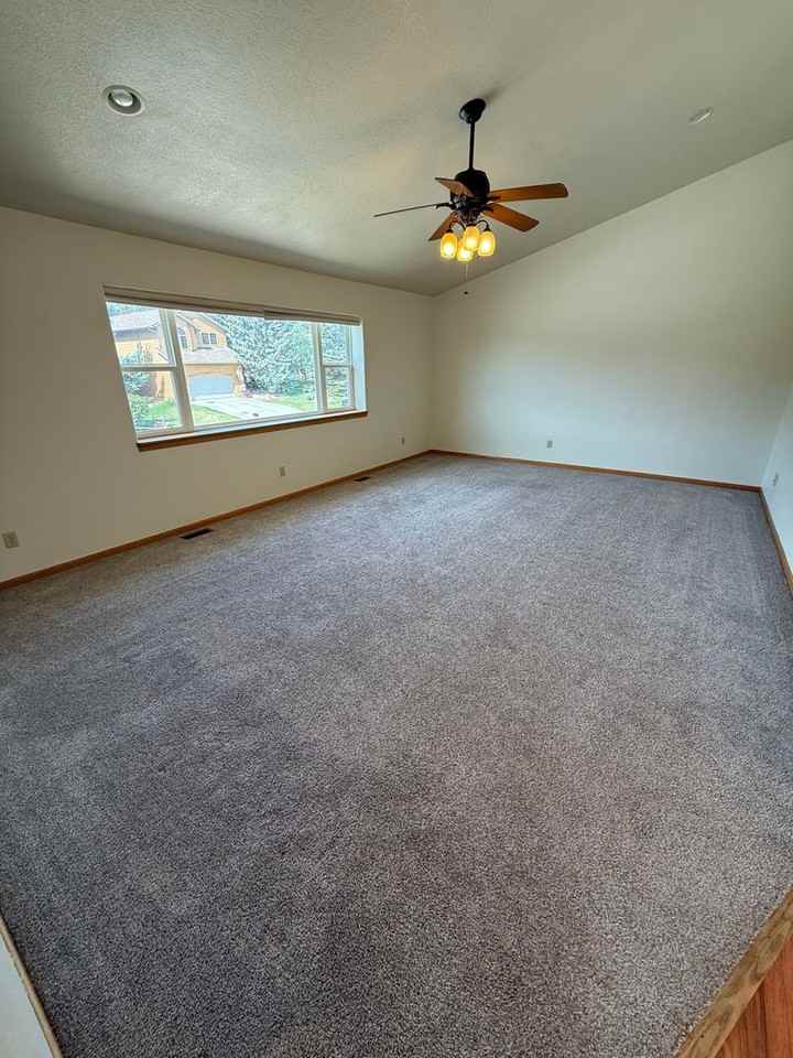 1826 Red Dale Dr - Photo 3 of 24