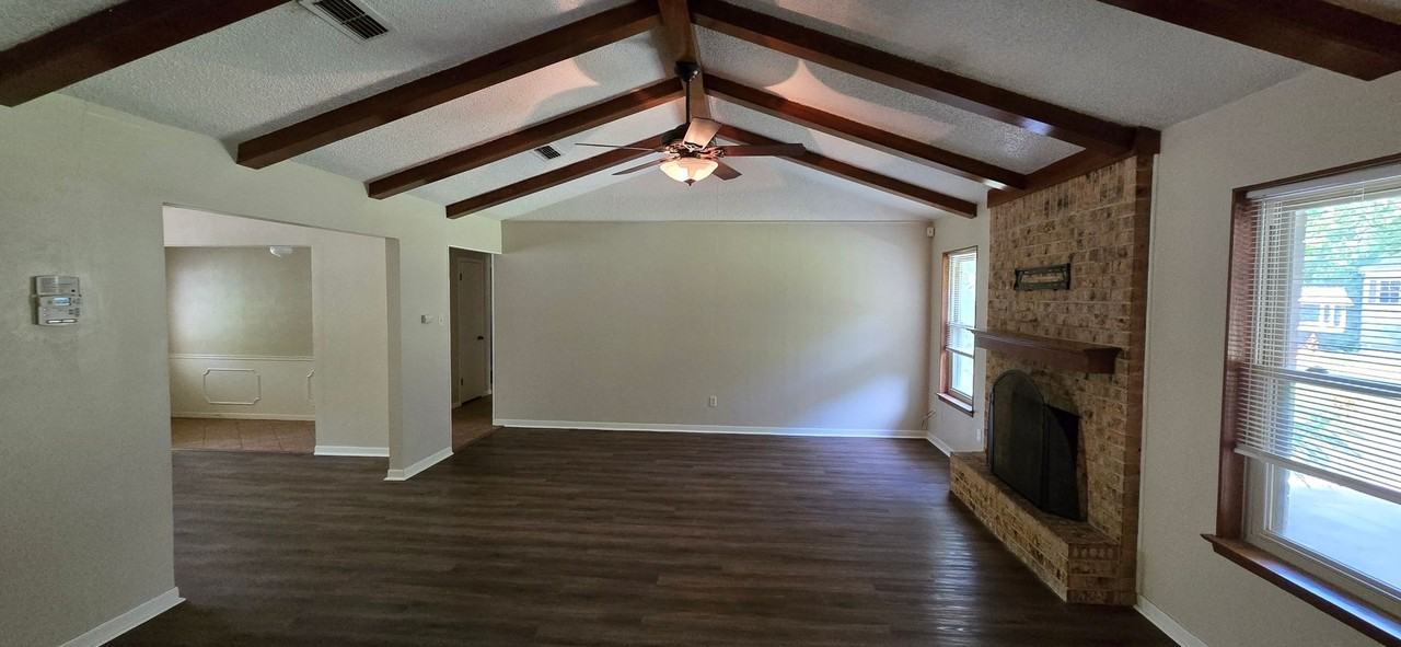 1109 Shine Ln - Photo 5 of 21