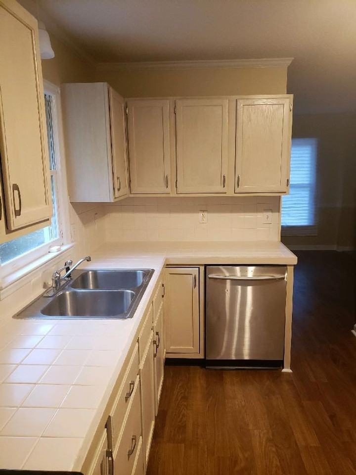 4815 Leinbach Dr - Photo 4 of 12