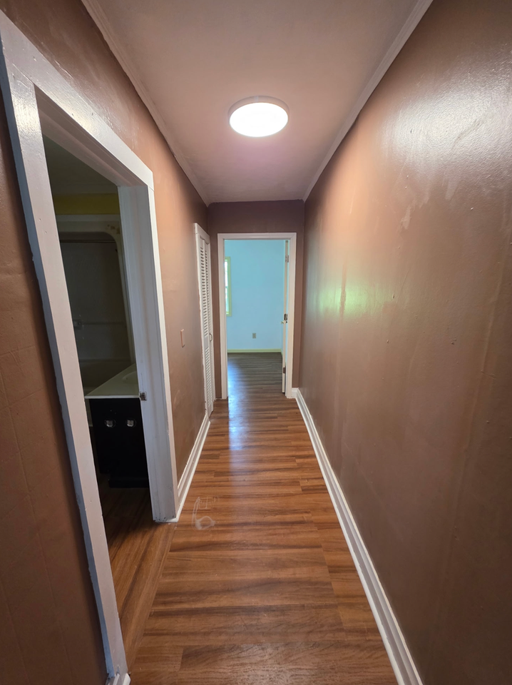 1410 Andrews Ave - Photo 3 of 7