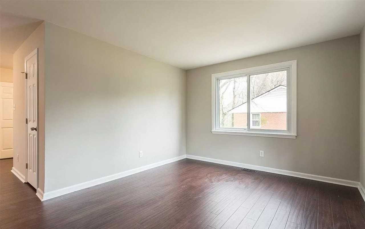 709 Glenbrook Dr - Photo 3 of 12