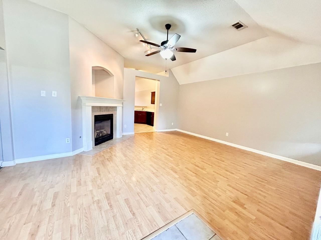 10188 Eveninghill Dr - Photo 4 of 15