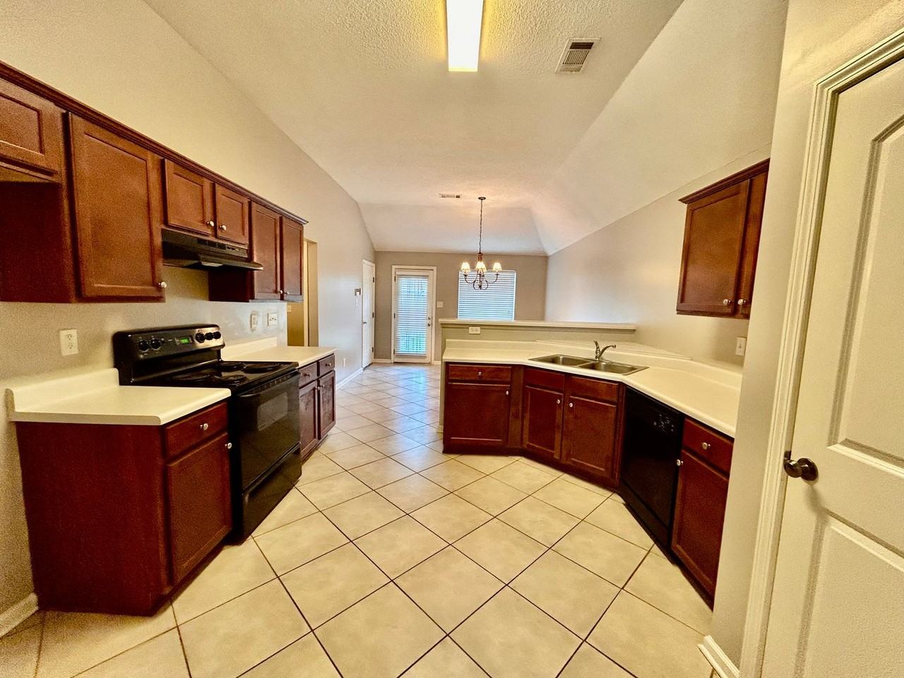 10188 Eveninghill Dr - Photo 5 of 15