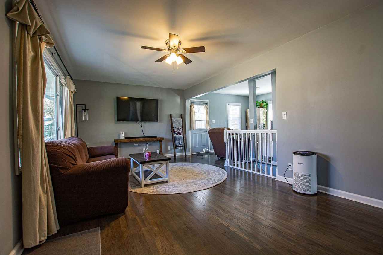 7529 Vinton St - Photo 3 of 16