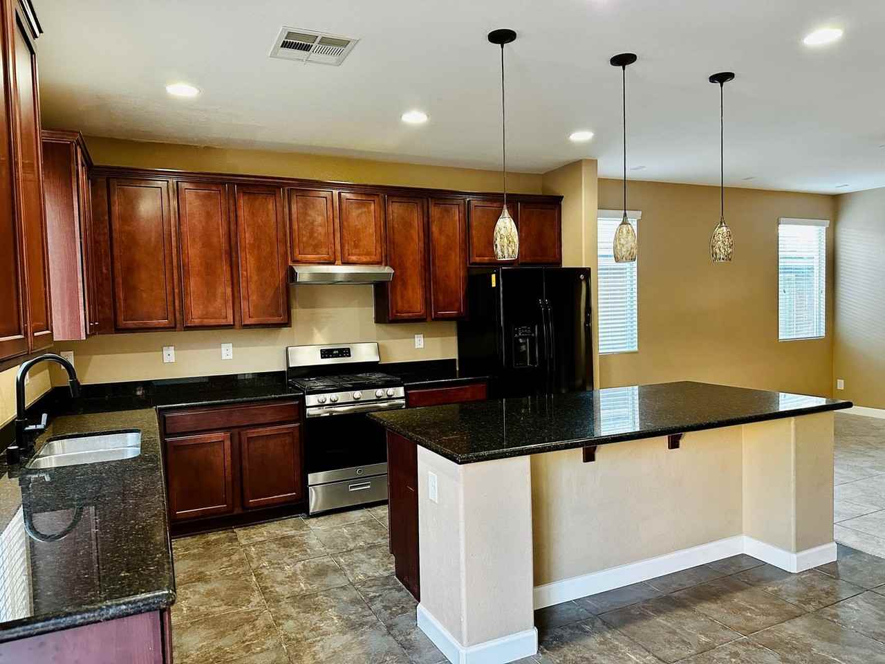 10428 Doman Ave - Photo 3 of 14