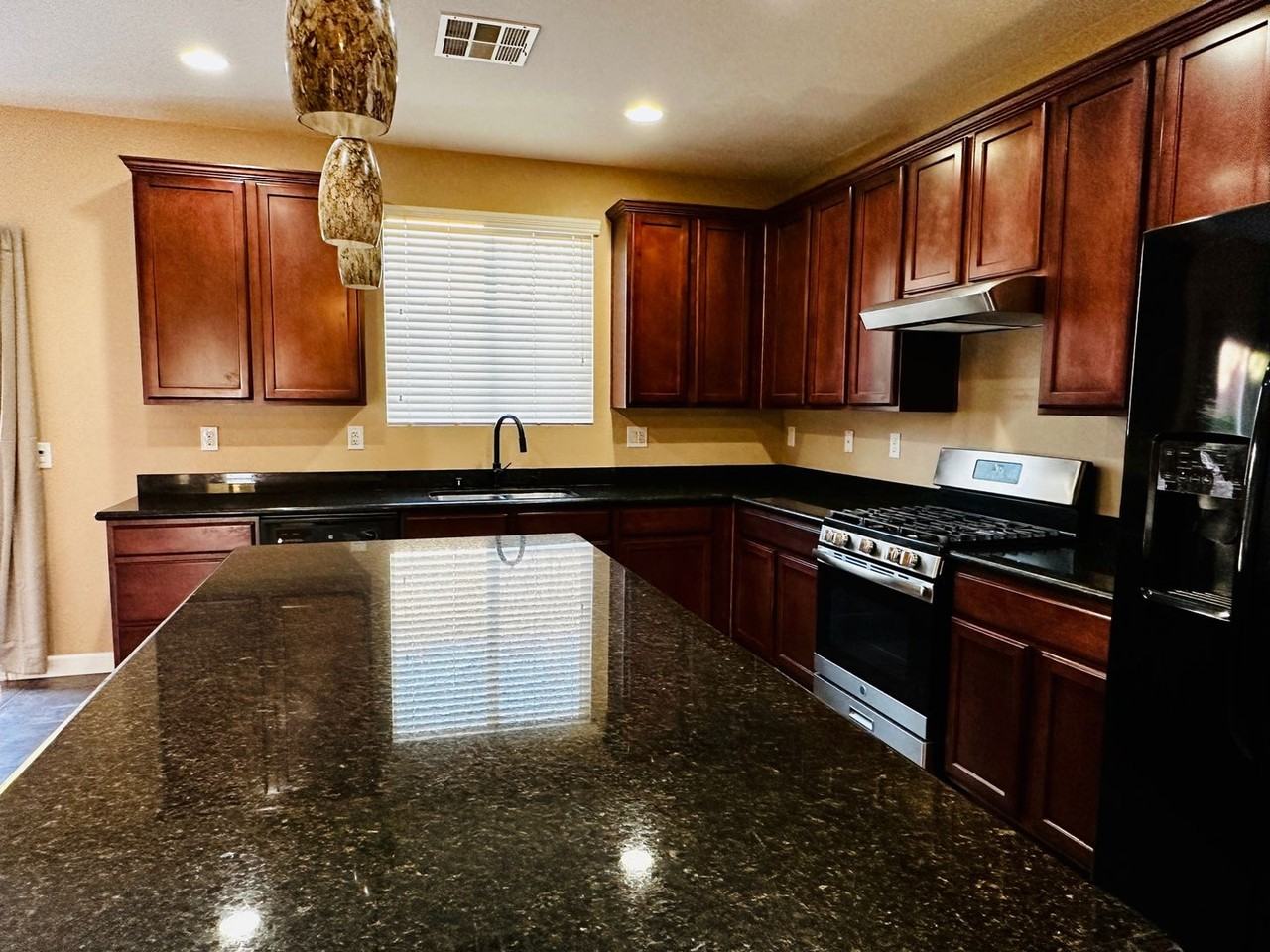 10428 Doman Ave - Photo 4 of 14