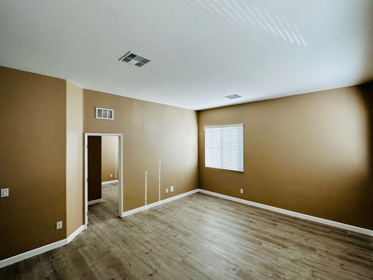 10428 Doman Ave - Photo 6 of 14