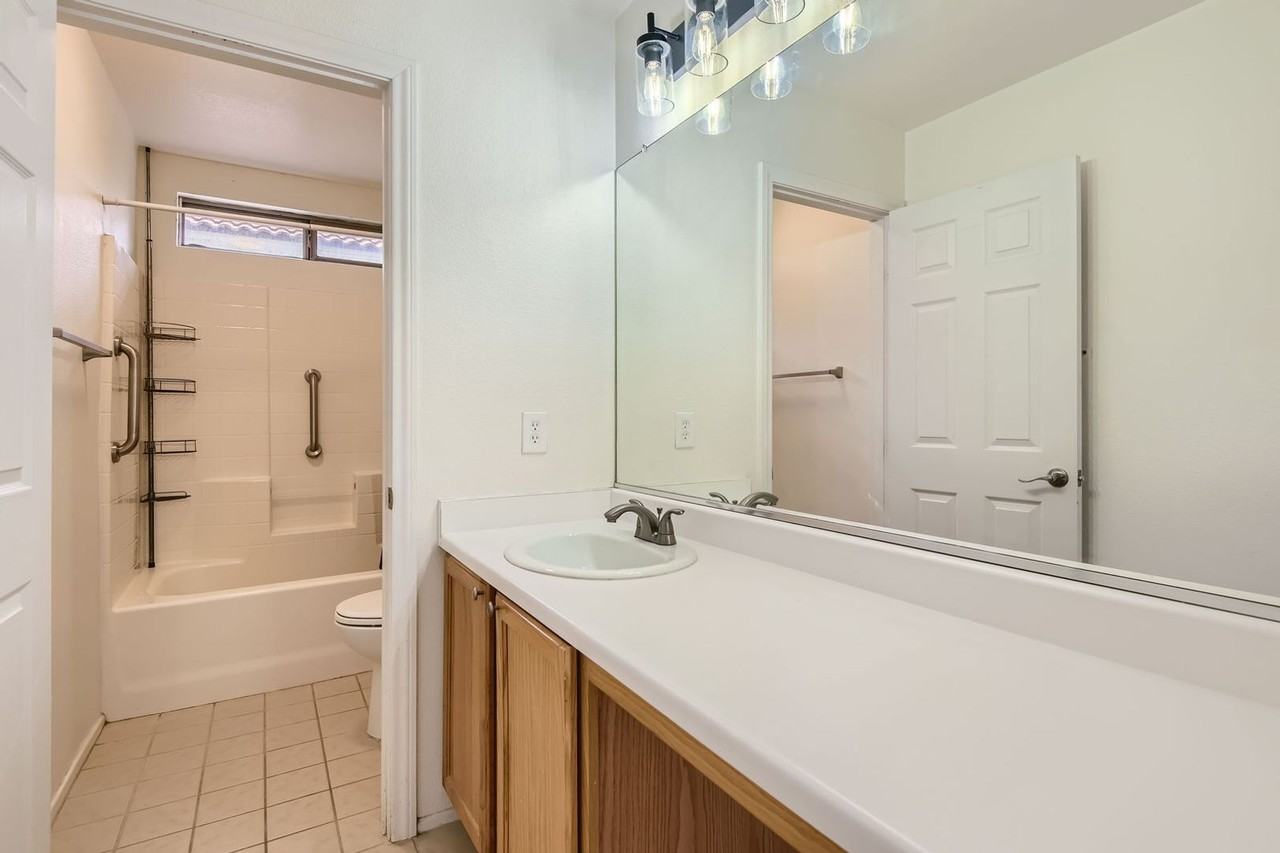 9577 Brooks Lake Ave - Photo 7 of 11