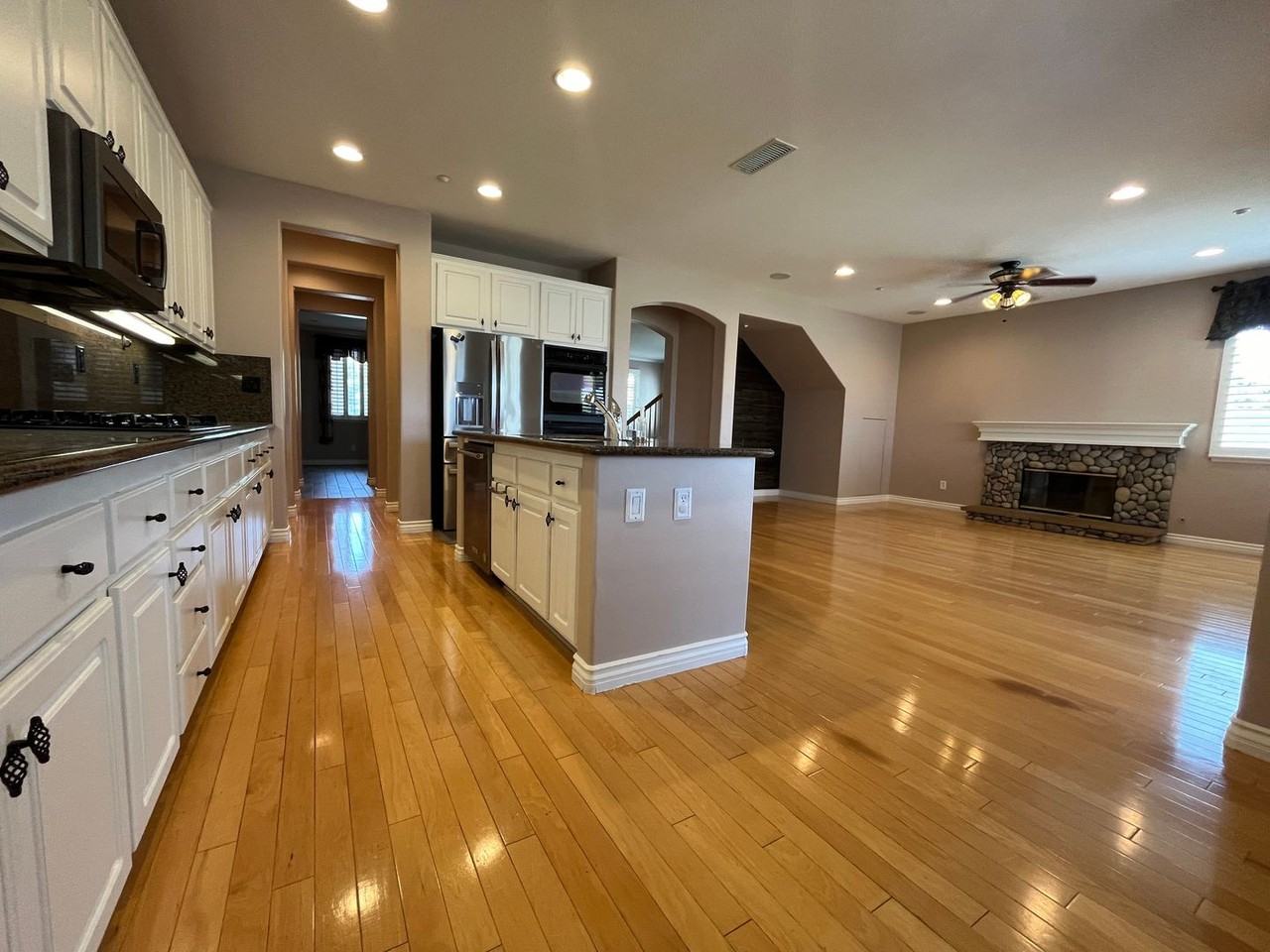 1431 Red Bird Ct - Photo 4 of 24