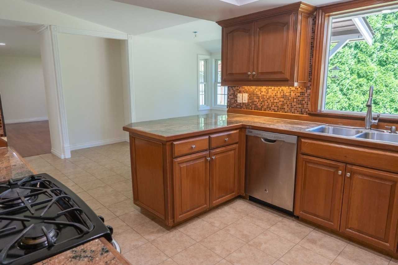25218 Se 31st Pl - Photo 7 of 26