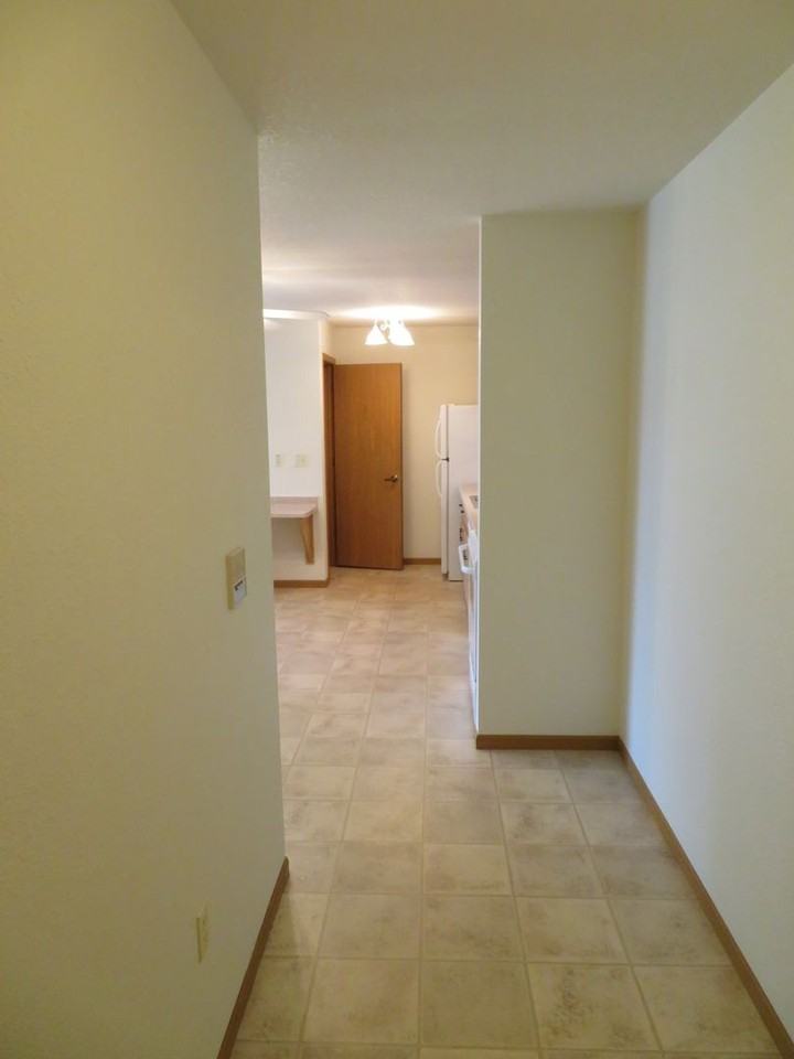 612 W State St - Photo 2 of 10