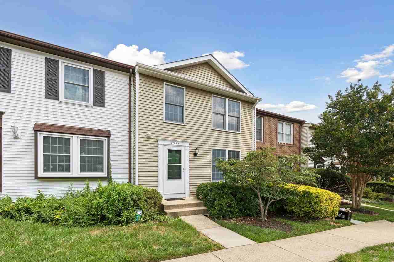 7994 Tyson Oaks Cir - Photo 2 of 40