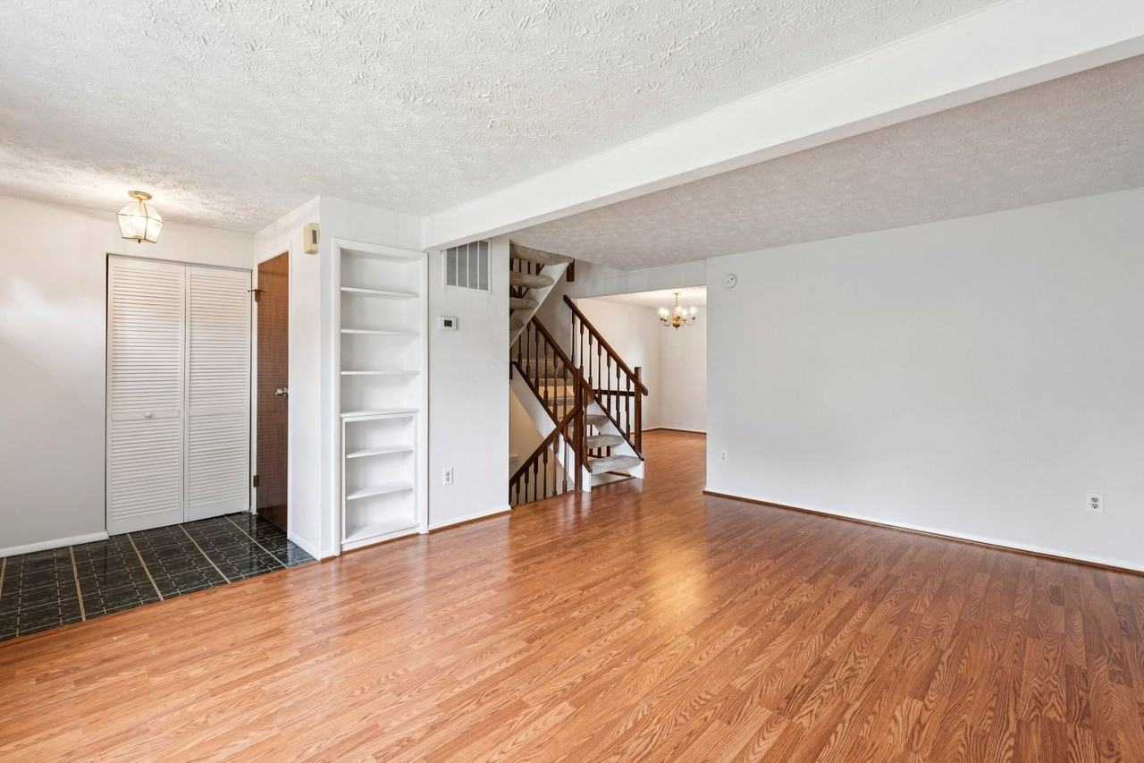 7994 Tyson Oaks Cir - Photo 5 of 41