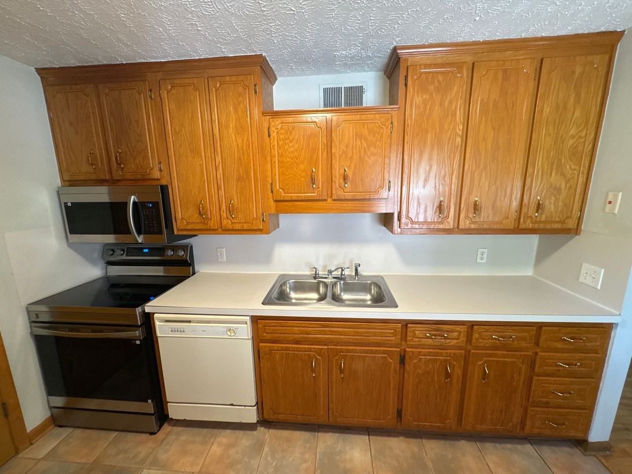 1202 Currey Rd #A - Photo 4 of 13